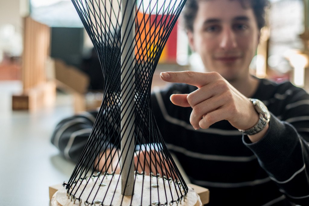 Hyperboloid aus Gummiband